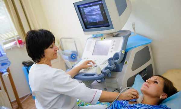 Как делают УЗИ щитовидной железы Как делают УЗИ щитовидной железы