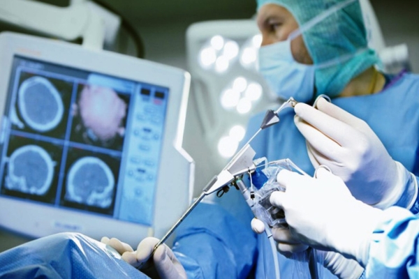 Операция по удалению опухоли головного мозга Операция по удалению опухоли головного мозга