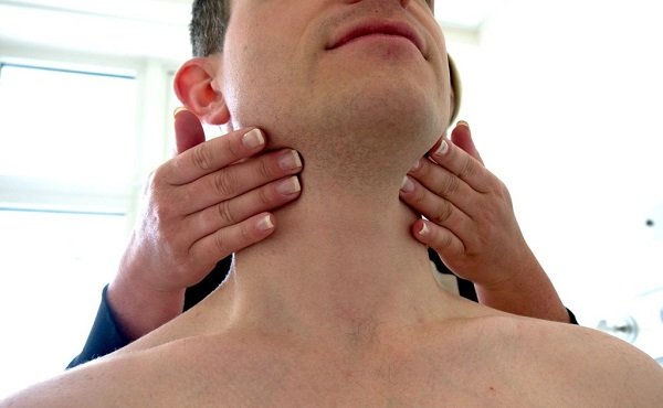 Пальпация лимфоузлов шейной области