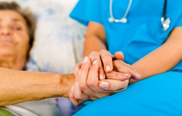 врач с пациентом - паллиативное лечение врач с пациентом - паллиативное лечение