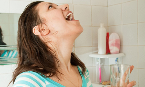 Полоскание горла при простудных заболеваниях Полоскание горла при простудных заболеваниях