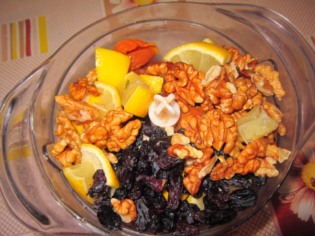 Витаминная смесь из сухофруктов и орехов Витаминная смесь из сухофруктов и орехов